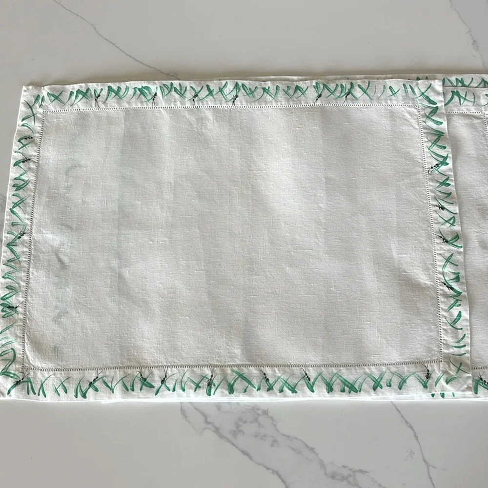 4 linen placemats lined with ants in grass indoor picnic!